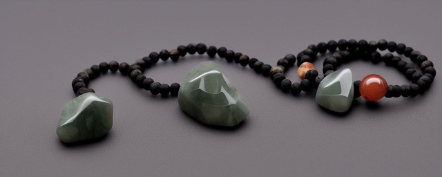 男士适合戴墨玉还是碧玉