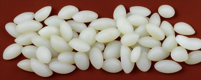 白玉籽料偏青