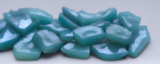 青玉没有墨玉好
