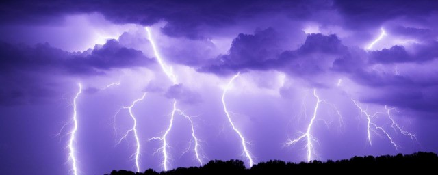 梦到被雷劈是什么意思
