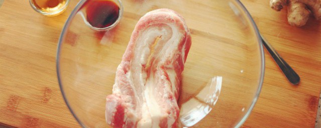 哪种食材腌制肉类有助肉质变嫩 腌制肉类肉质变嫩用什么好