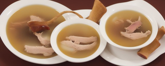 烤鸭骨头汤的做法