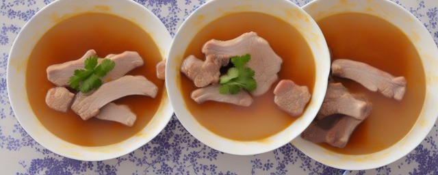 藕炖排骨汤的家常做法