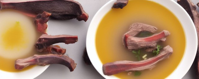 白鸽排骨汤的做法