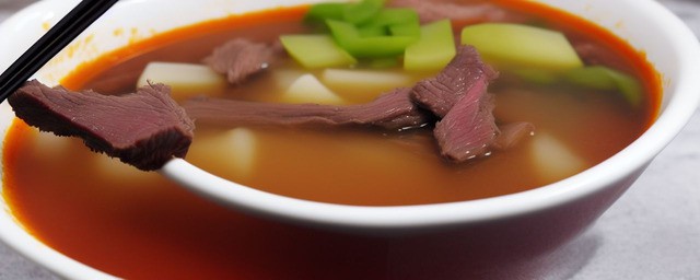 月子牛排骨汤的做法