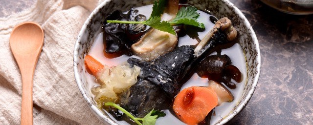 乌鸡莲藕汤的做法
