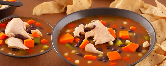 乌鸡山药黑豆汤的做法