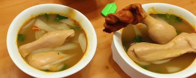 鸡腿花胶汤的做法