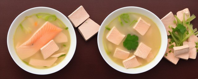 三文鱼皮豆腐汤的做法