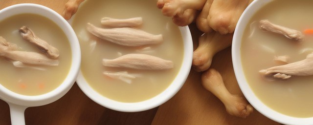 鸡爪蘑菇汤的做法