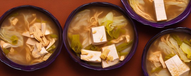 清炖酸菜豆腐汤的做法