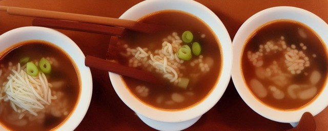 筒骨眉豆汤的做法