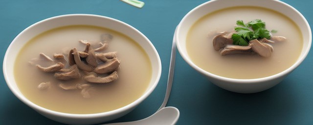 干蘑菇鸭汤的做法