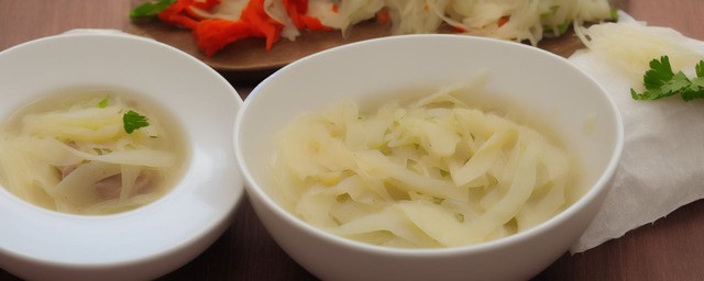 炖酸菜老鸭汤的做法