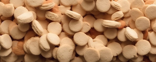 饼干跟什么不能一起吃呢