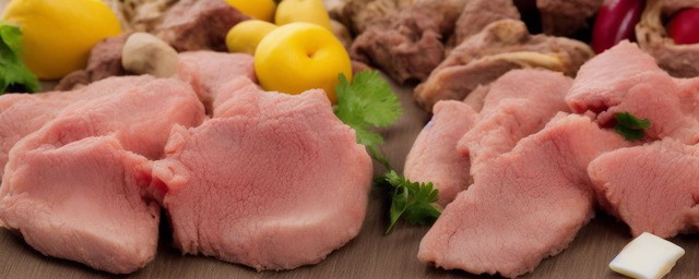 吃羊肉不能和什么一起吃饭