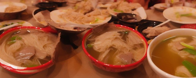 酸梅汤不能和什么一起吃