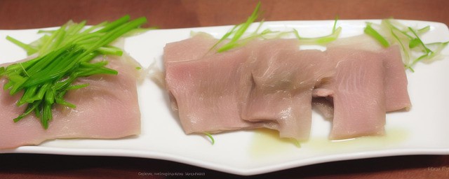 香芋蒸五花肉的做法