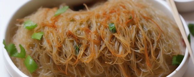 绿豆芽炒粉条的做法