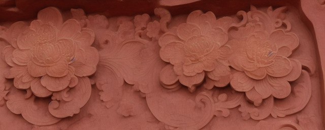 佛龛雕刻莲花可以供财神吗