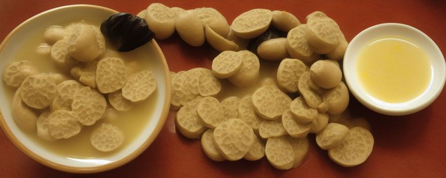 莲子搭配什么煲汤