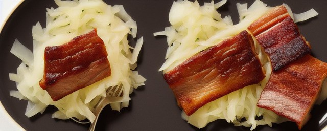 炖酸菜五花肉的做法