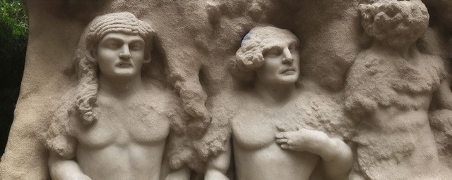 古代英雄的石像读后感