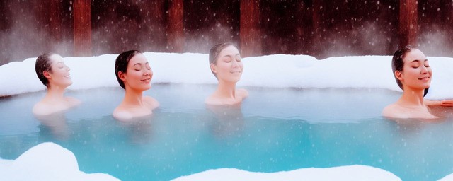 女性冬天泡温泉的好处