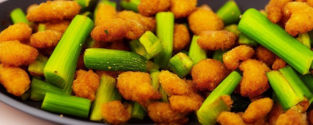 芹菜搭配什么菜炒好吃