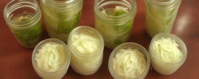 东北酸菜腌制方式