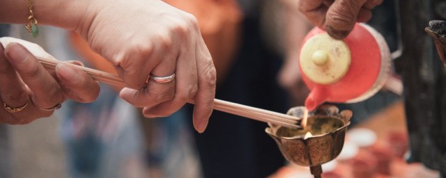 自己供奉佛堂怎样供奉的