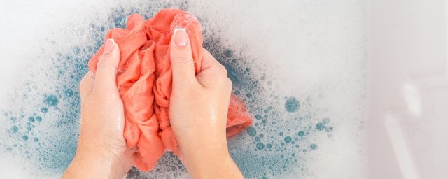 内裤发黄怎样洗