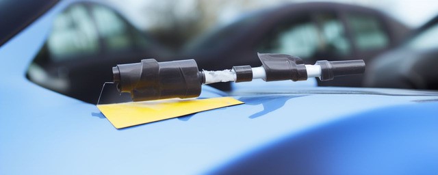 汽车标签胶怎么去除 汽车标签胶怎么去除