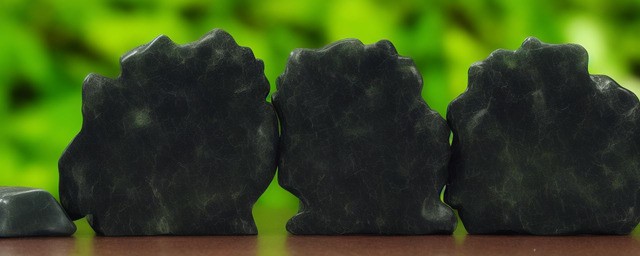 黑翡和墨玉哪个价值高