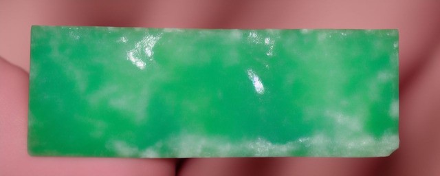 墨玉裂痕处是什么颜色