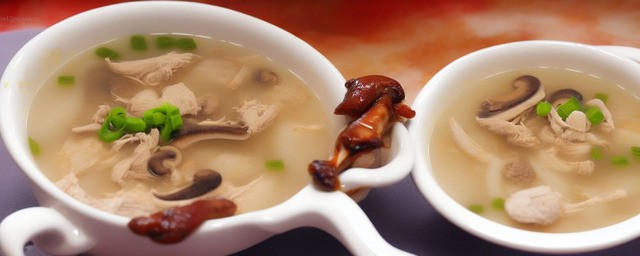 蟹味菇排骨汤的做法