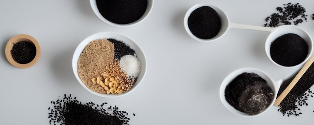 黑芝麻小米粥的做法