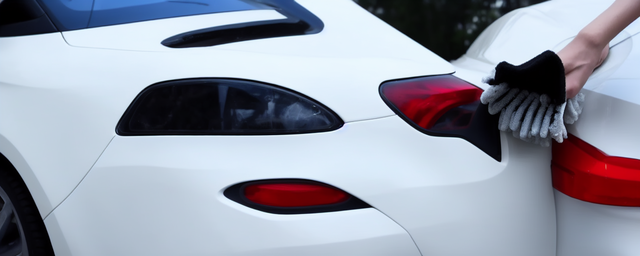 白色汽车如何洗干净